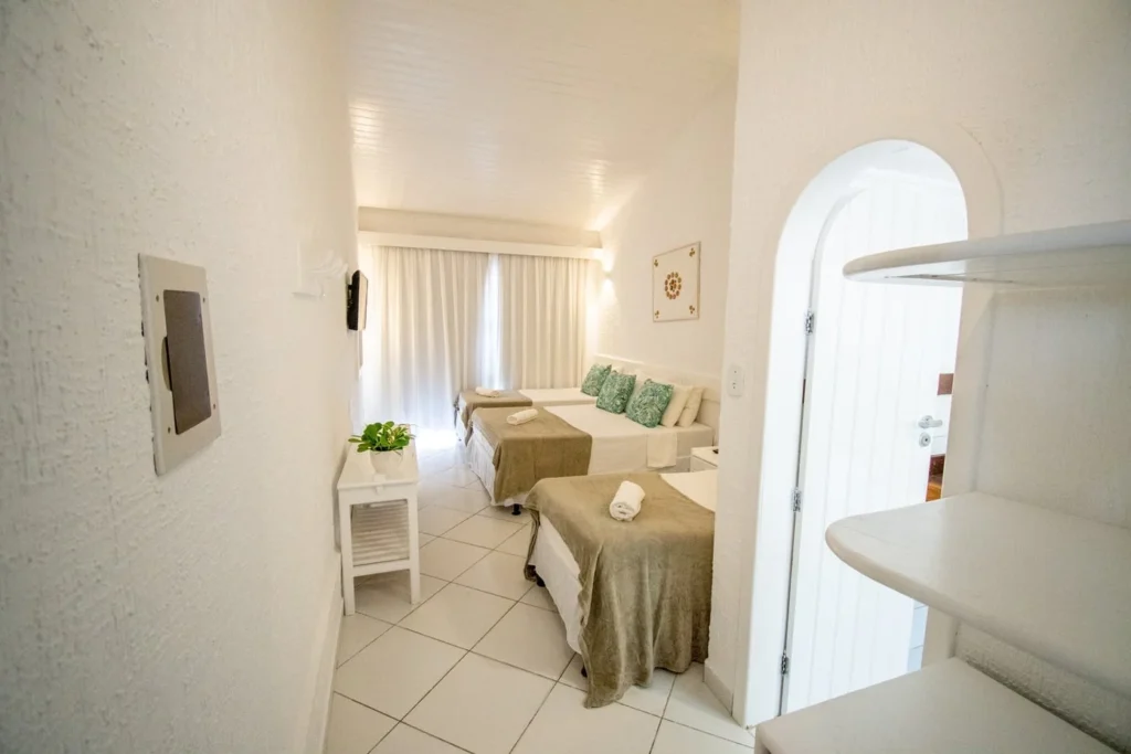 Suíte Luxo — Quarto visto da entrada